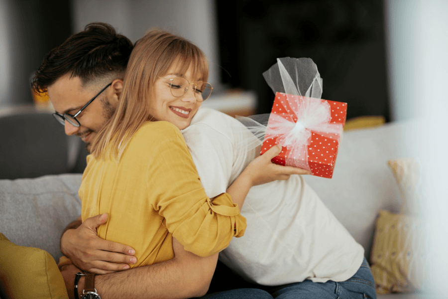 Premium Birthday Gifts for Girlfriend: Show Your Love with Top 8 Premium Birthday  Gifts for Girlfriend - The Economic Times