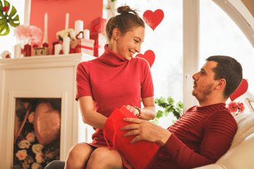 14 Thoughtful Valentine's Day Gifts Your Girlfriend Will Love - JAHomesUS